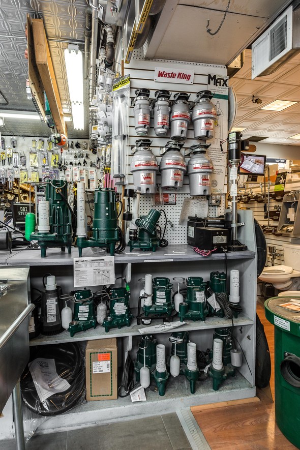 Large selection of sumppumps, ejector pumps and backup pumps at Consumer Supply showroom