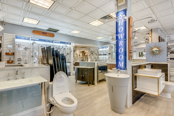 Large showroom at Consumer Supply featuring a variety of bathroom products